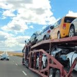 Camion transportant des véhicules