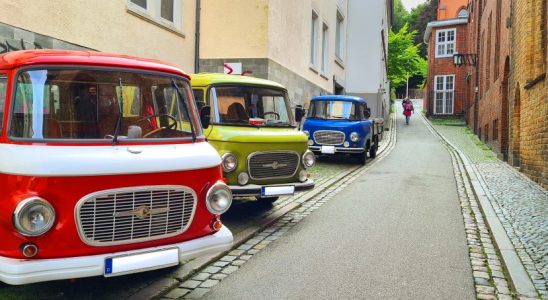 Anciennes voitures allemandes garées